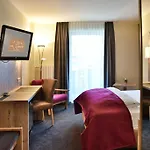 בית הארחה Gaestehaus Am Kurpark 3*
