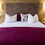 Gaestehaus Am Kurpark 3* שליירסי