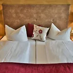 בית הארחה Gaestehaus Am Kurpark 3*