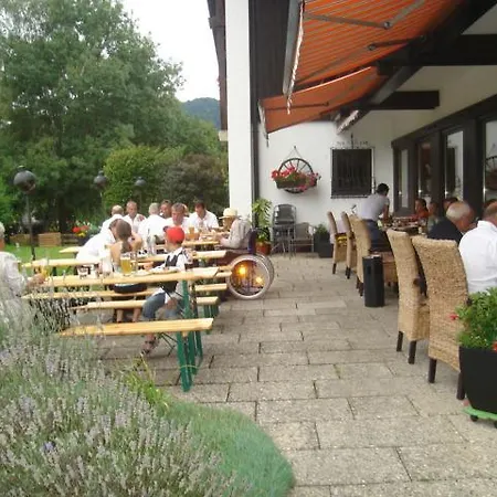 Penzion Gaestehaus Am Kurpark 3*
